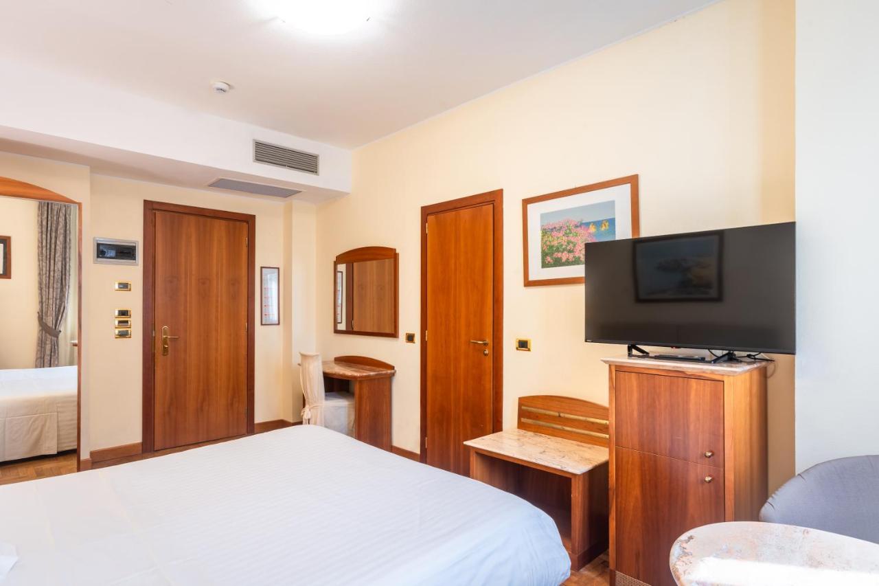 Hotel Airone - Ombrellone Incluso Al Bagno Dolce Vita A Marina Dal 1 Giugno Al 15 Settembre Гроссето Экстерьер фото
