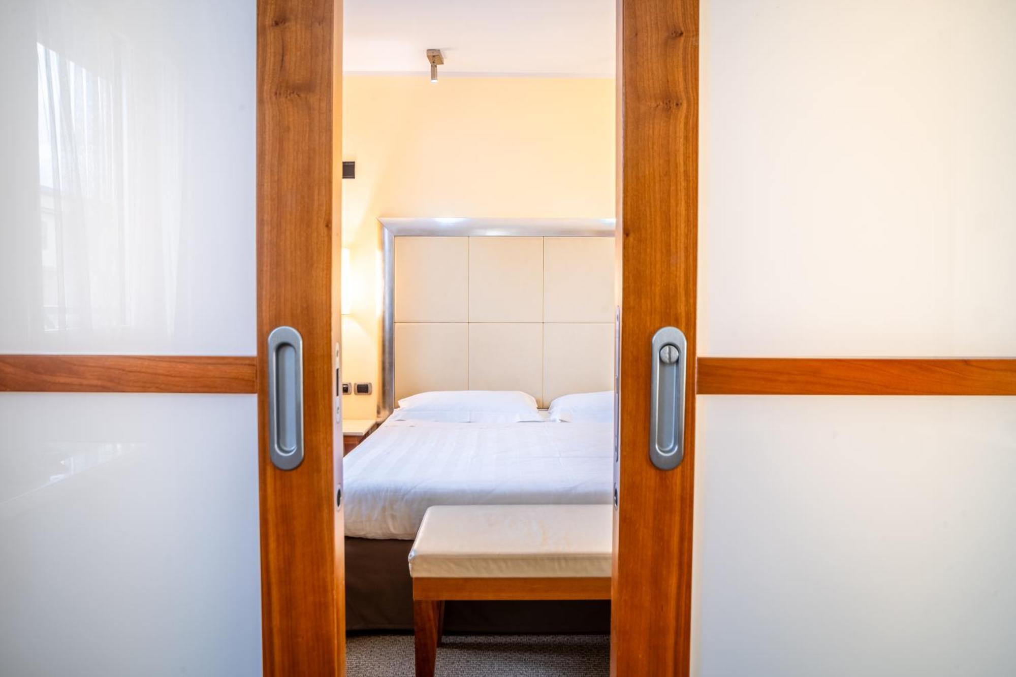 Hotel Airone - Ombrellone Incluso Al Bagno Dolce Vita A Marina Dal 1 Giugno Al 15 Settembre Гроссето Экстерьер фото